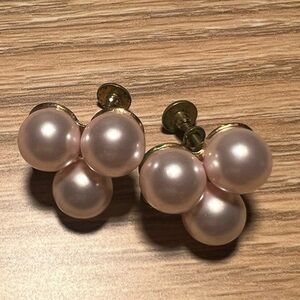 Vintage gold tone screw back earrings with 3 round pink faux pearls